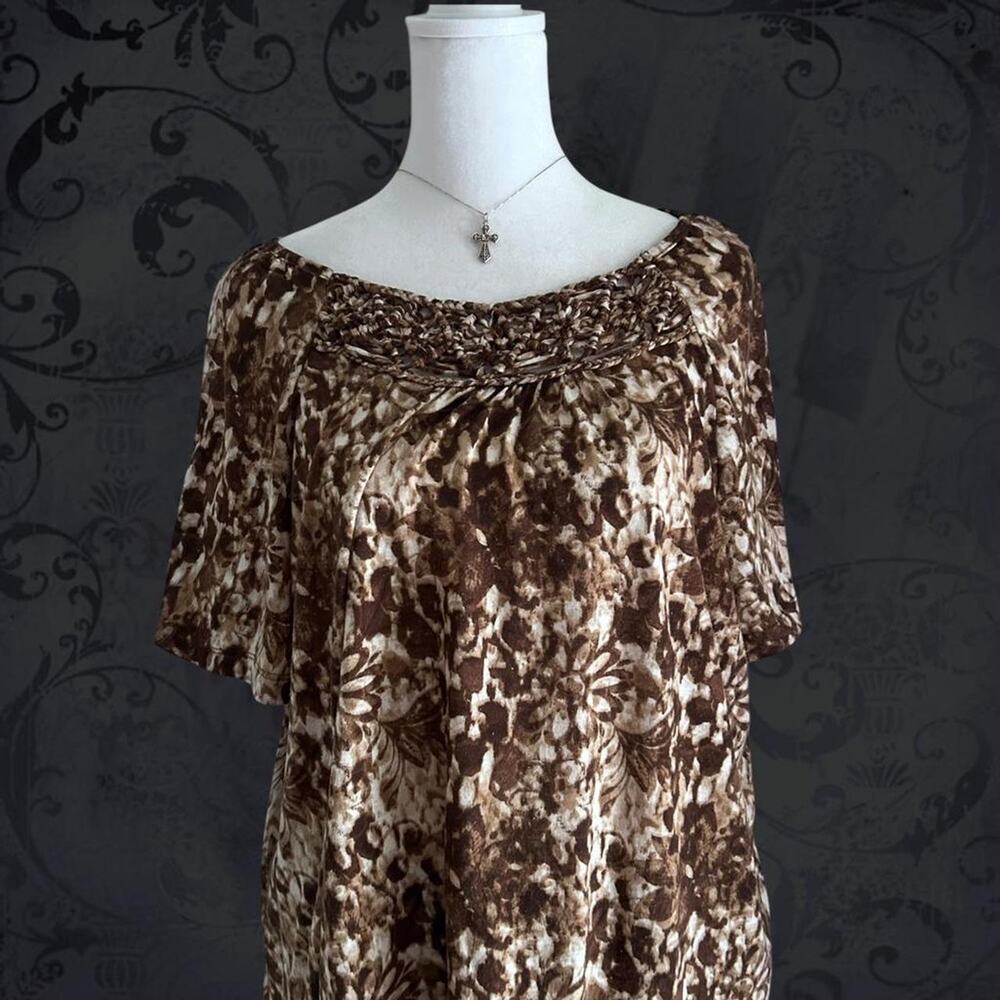 braided trim neck marbled brown & ivory abstract floral top - Picture 7 of 8